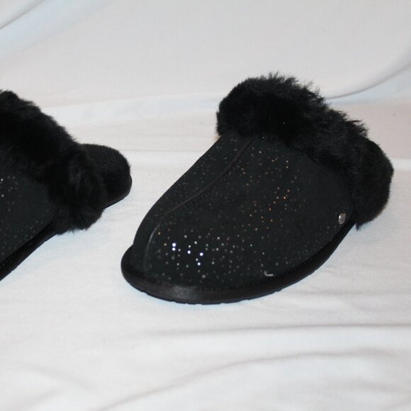 NIB UGG WOMEN'S SCUFFETTE METALLIC SPOTS BLACK SUEDE SHEARLING LINED SLIPPERS - Picture 5 of 8